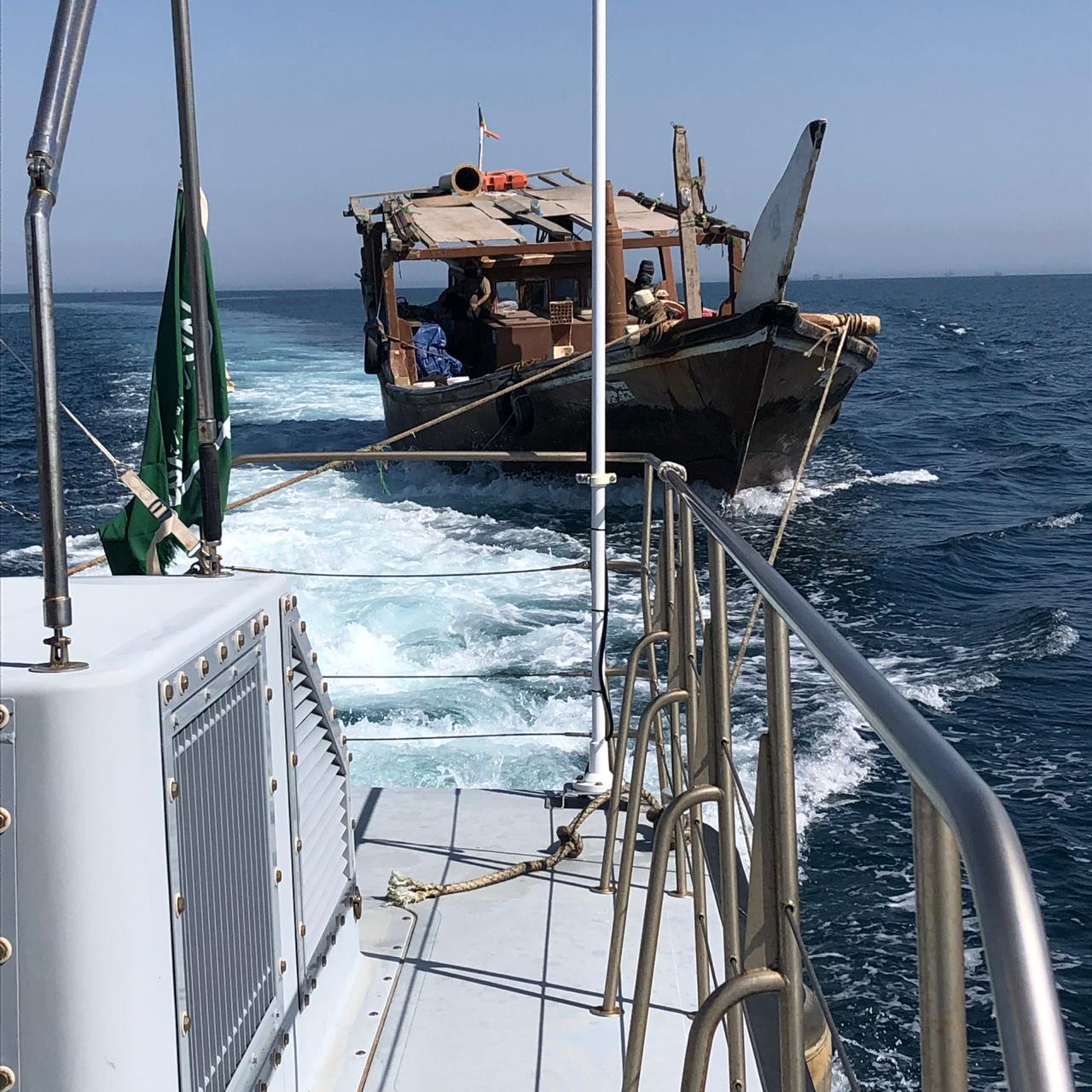 اتصال هاتفي ينتهي بإنقاذ كويتي تعطل قاربه في المياه الإقليمية السعودية