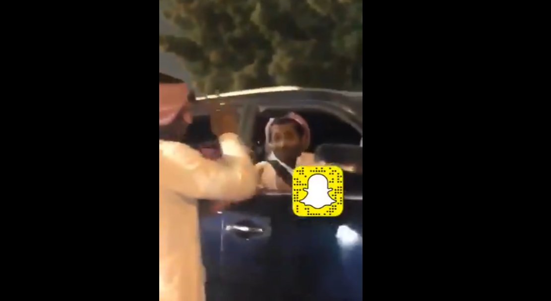فيديو .. لماذا حاصرت الجماهير سيارة رئيس #الهلال ؟