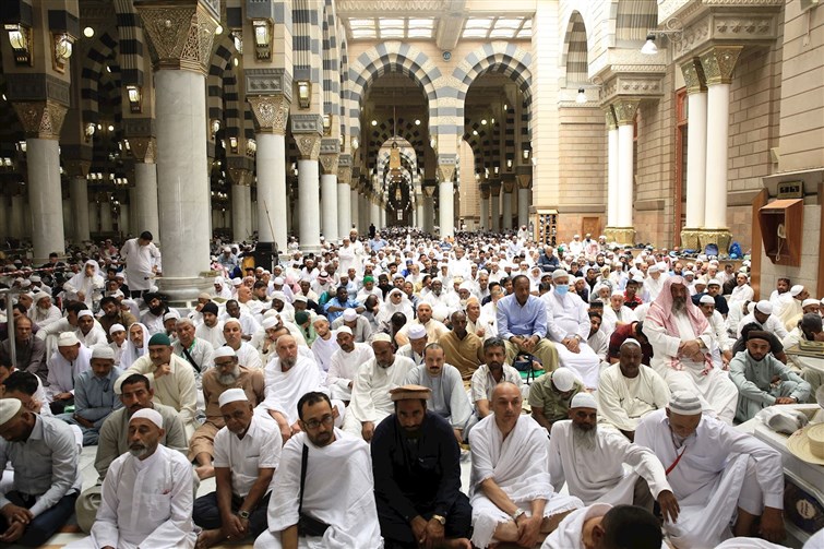 خطيب المسجد النبوي : اتخاذ الشيطان عدواً يكون بالثبات على الطاعات وهجر المحرمات