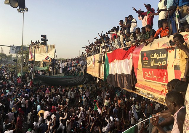 تجمع المهنيين السودانيين: ثورتنا لا تقبل نظرية المال تلتو ولا كتلتو