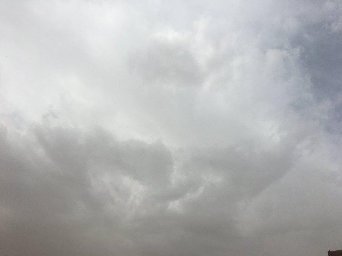 من عفيف إلى الرياض .. أمطار رعدية وبرد حتى منتصف الليل
