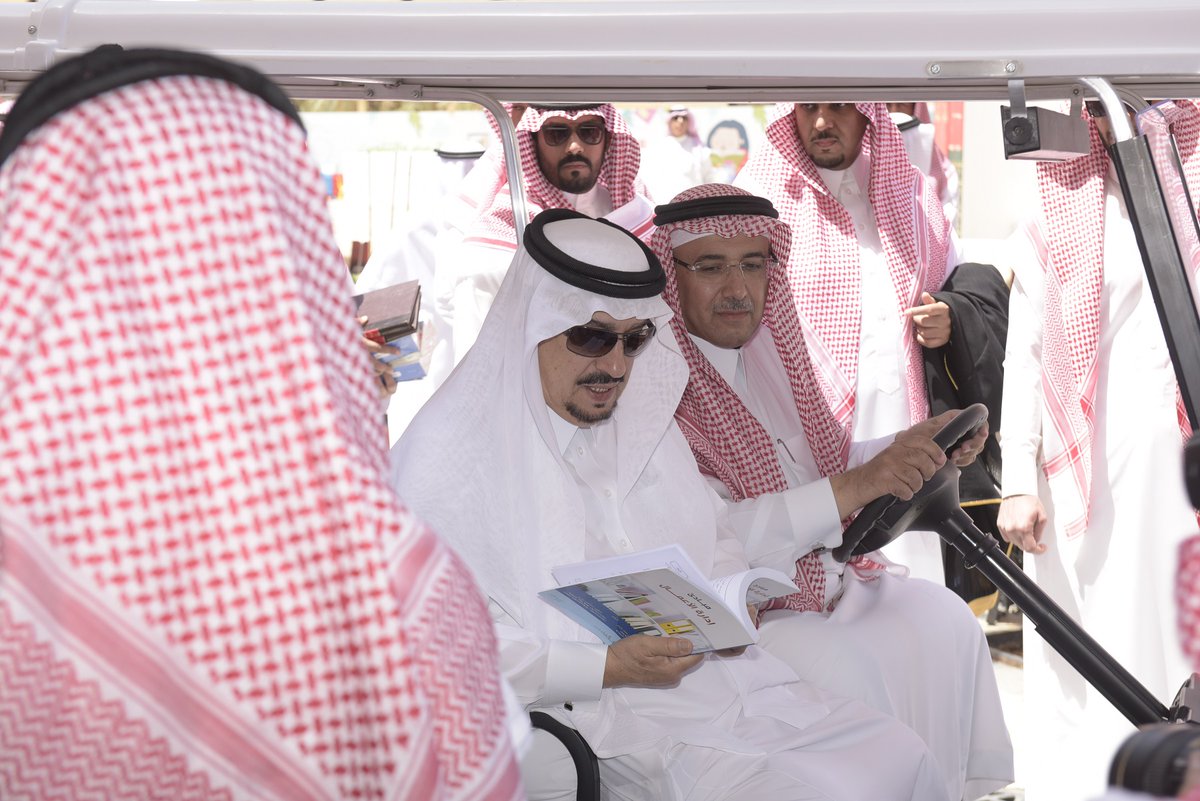 صور.. أمير الرياض يفتتح قيصرية الكتاب بمنطقة قصر الحكم