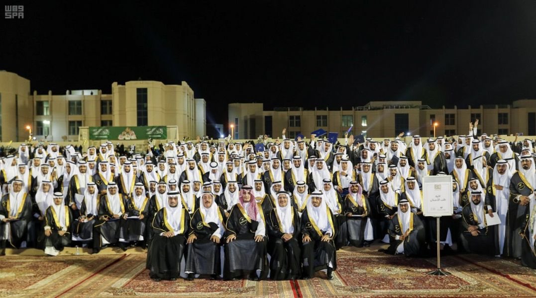 صور.. نائب أمير الشرقية يزف خريجي الدفعة الـ 40 من جامعة الإمام عبدالرحمن