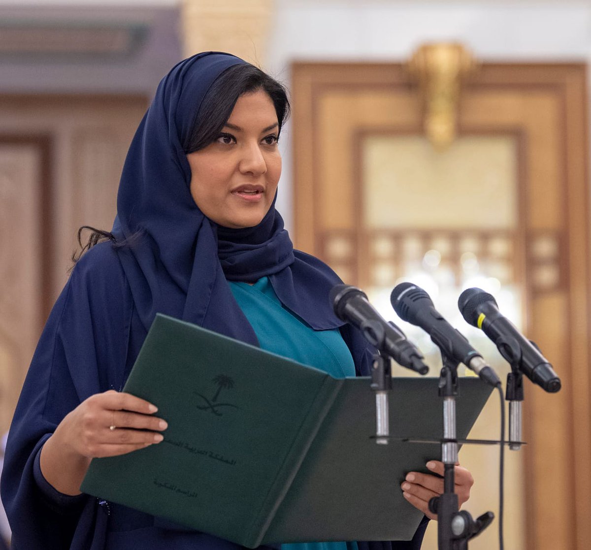 سفارة واشنطن لدى الرياض تهنئ ريما بنت بندر على أداء القسم أمام الملك سلمان