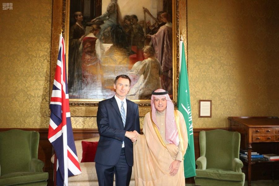 الجبير يبحث في لندن تعزيز العلاقات السعودية البريطانية
