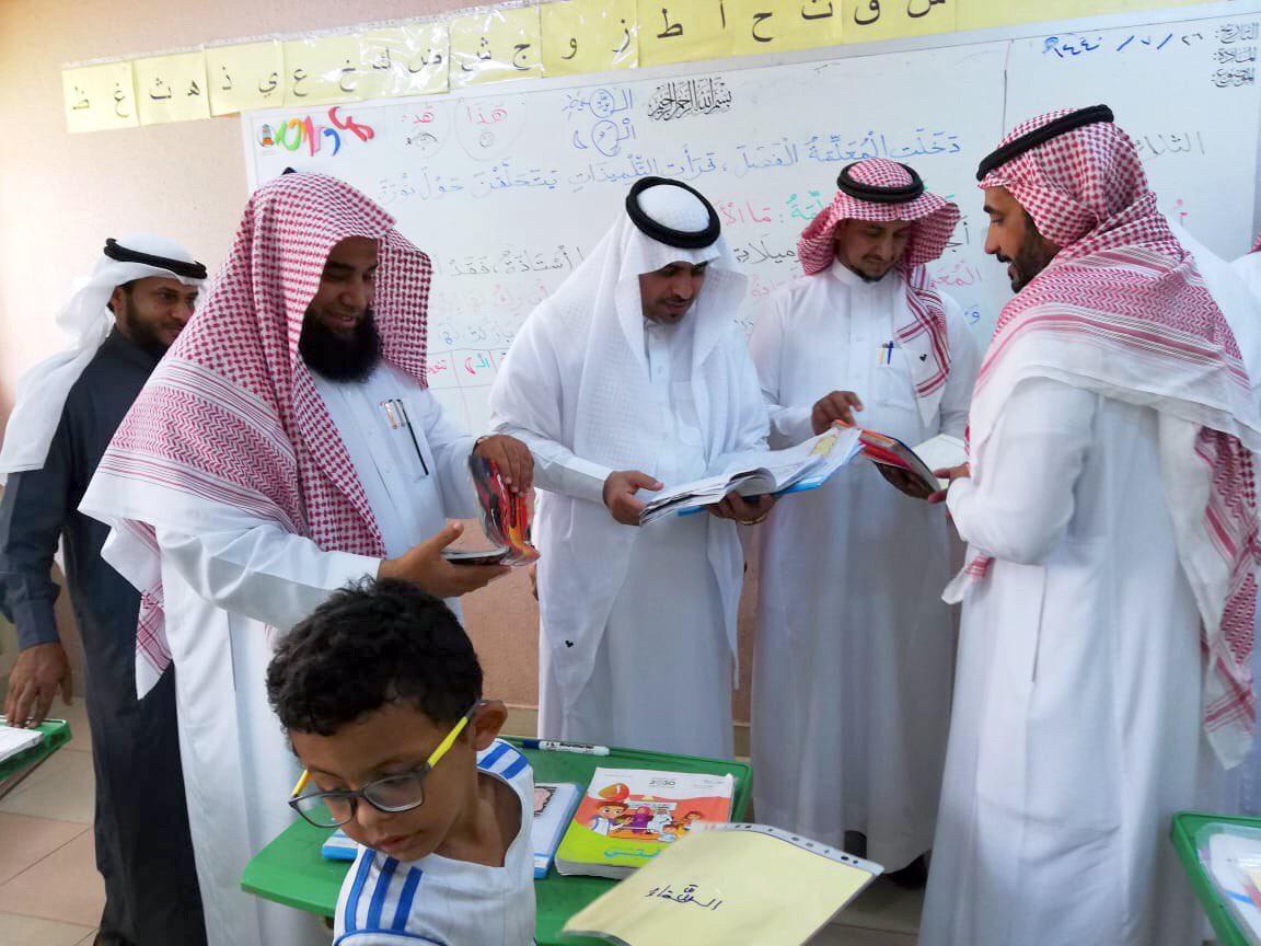 صور.. الحيسوني يتفقد مدارس الحد الجنوبي في جازان