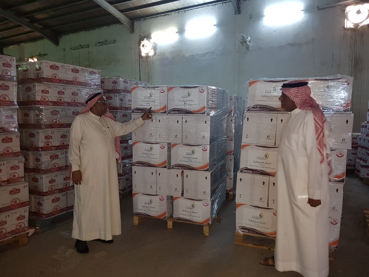 جمعية البر بصامطة توزع 3700 سلة غذائية على مستفيديها