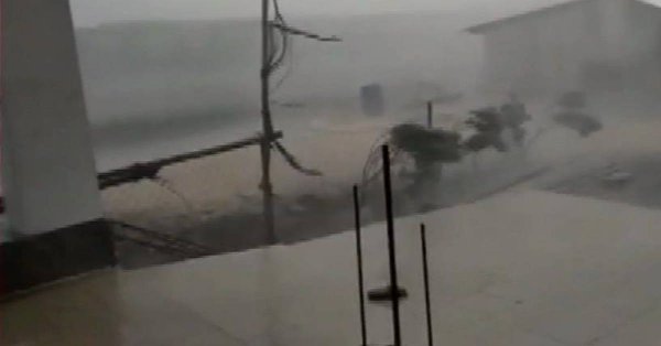 فيديو.. عاصفة ترابية تقتل 31 في الهند
