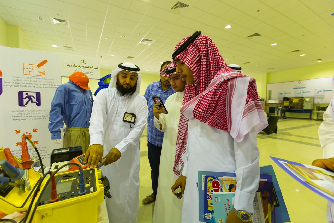 هدايا من السعودية للكهرباء في معرض تقني وتوعوي 1 برفحاء