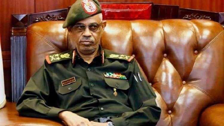 عوض بن عوف : جيش السودان يتولى الحكم لعامين .. التحفظ على البشير