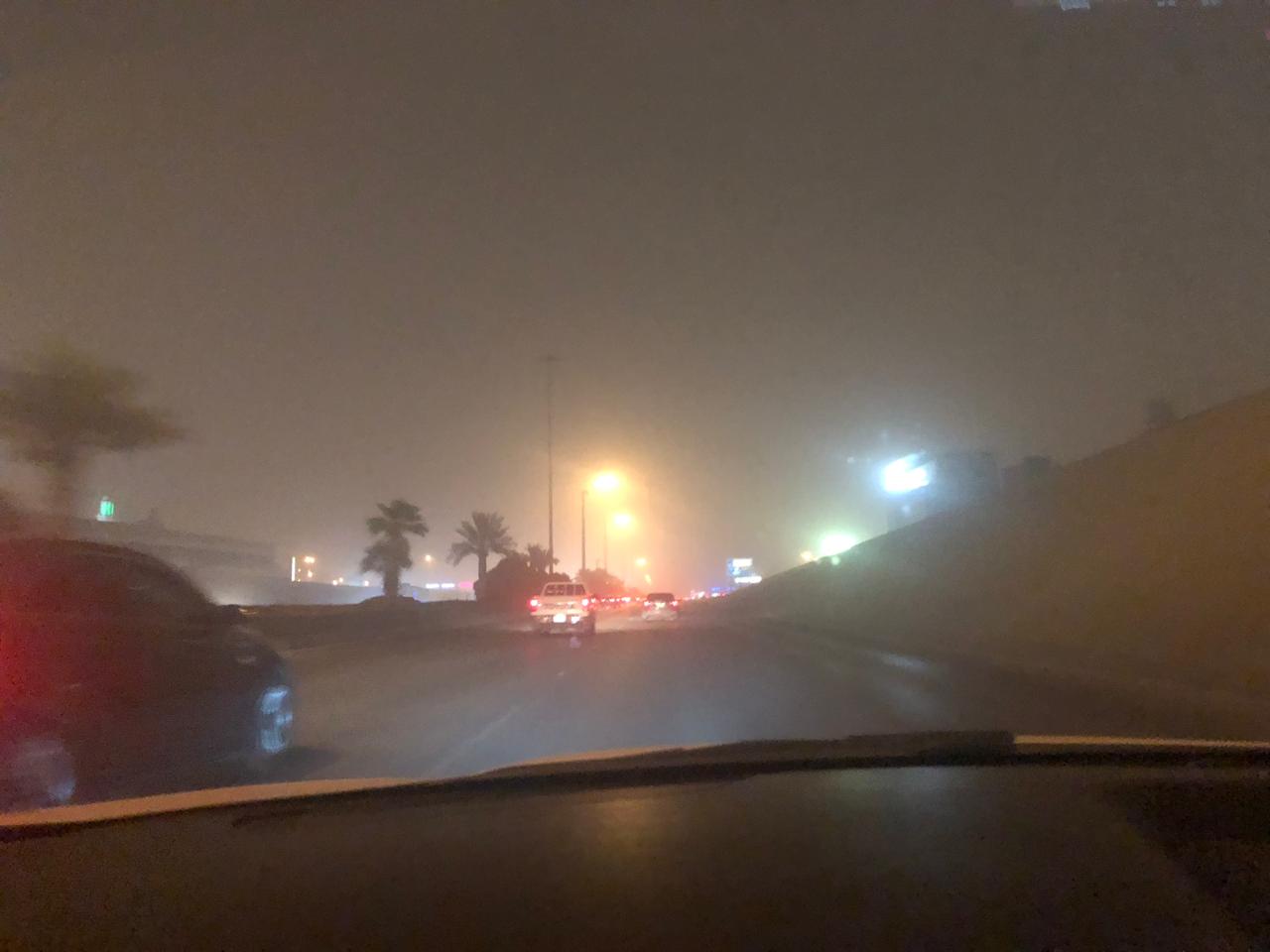 موجة غبار تحجب الرؤية في الرياض