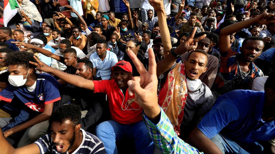المعارضة السودانية تتمسك باعتصامها وخطتها الانتقالية