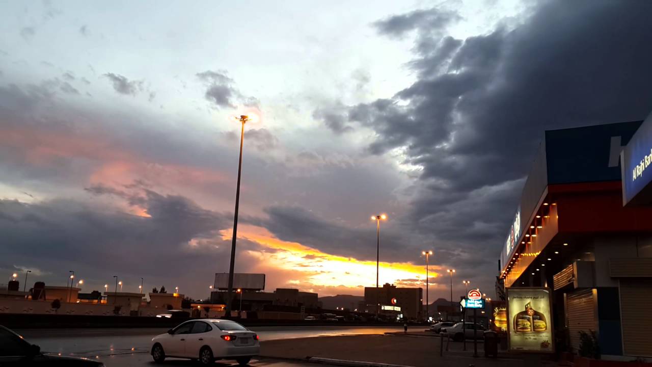 أمطار رعدية وأتربة مثارة على نجران