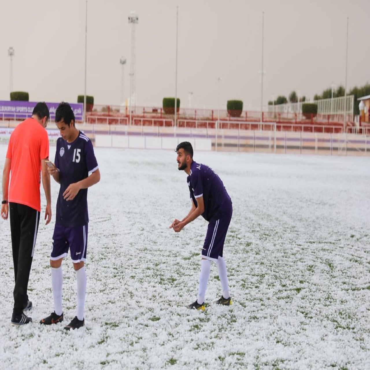 صور وفيديو.. البرد يوقف مباراة البكيرية وحطين