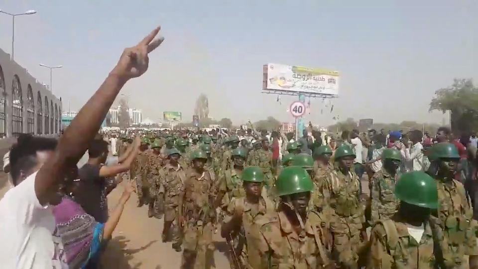 تجمّع المهنيين في السودان : لن نقبل سوى بحكومة مدنية انتقالية