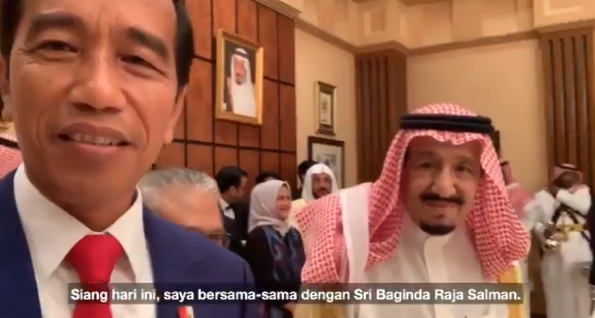 الملك سلمان في سيلفي مع الرئيس الإندونيسي : مكة والمدينة بلد كل المسلمين