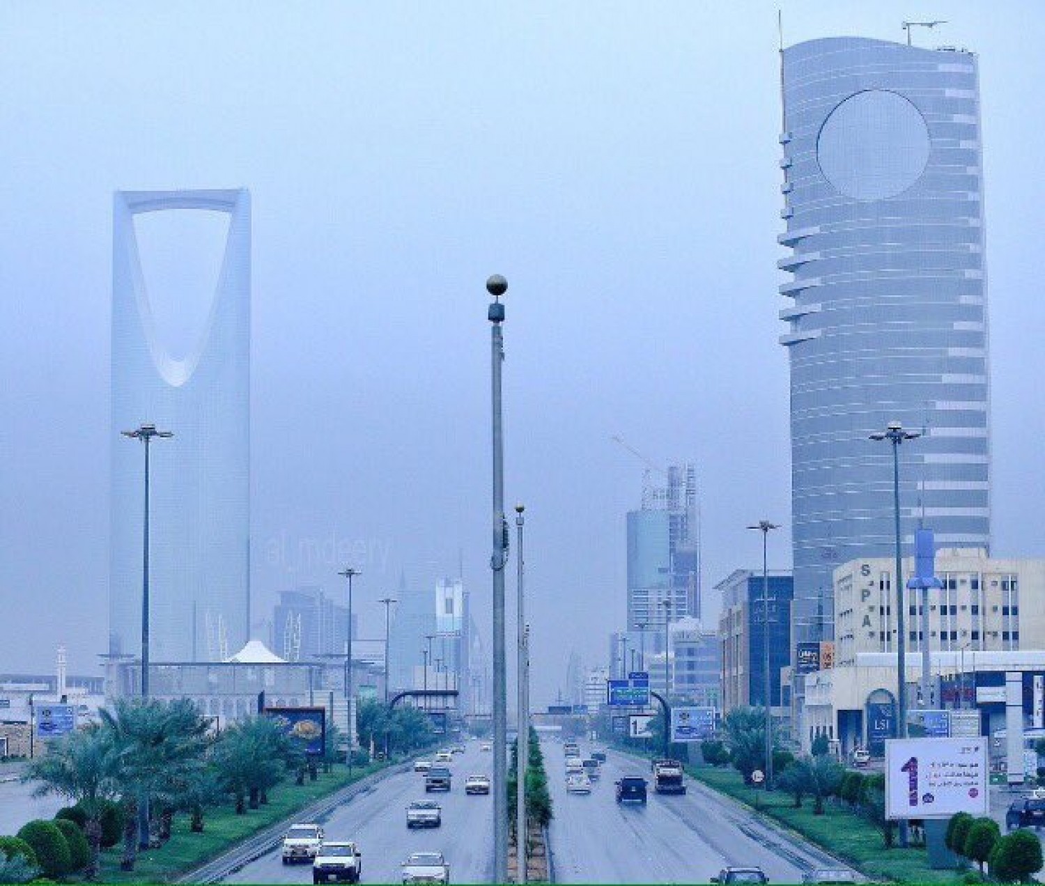فيديو وصور.. هطول أمطار على الرياض