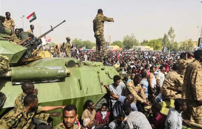 الجيش السوداني يحذر من مخالفة حظر التجوال