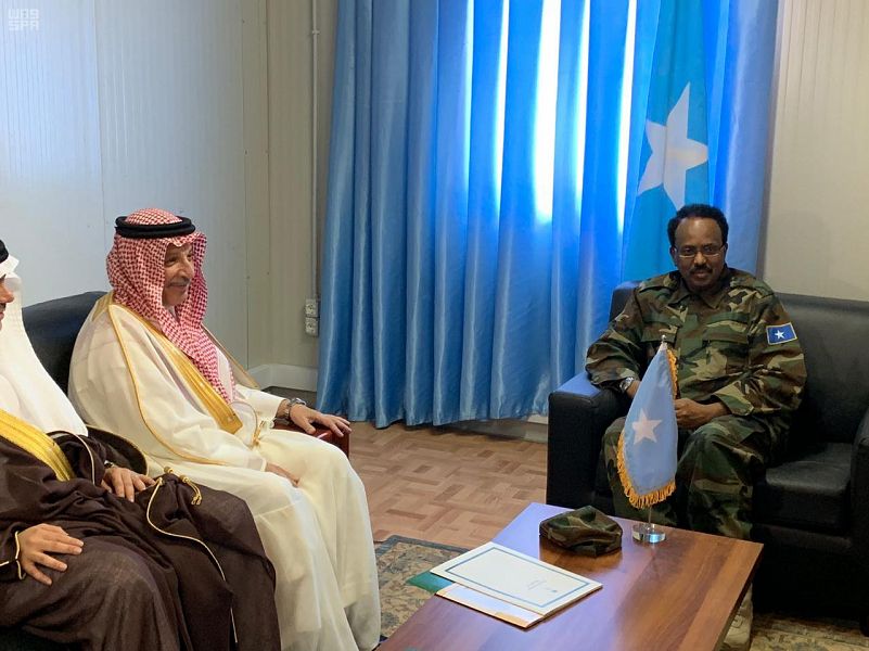 الملك سلمان يبعث رسالة خطية للرئيس الصومالي والجيبوتي