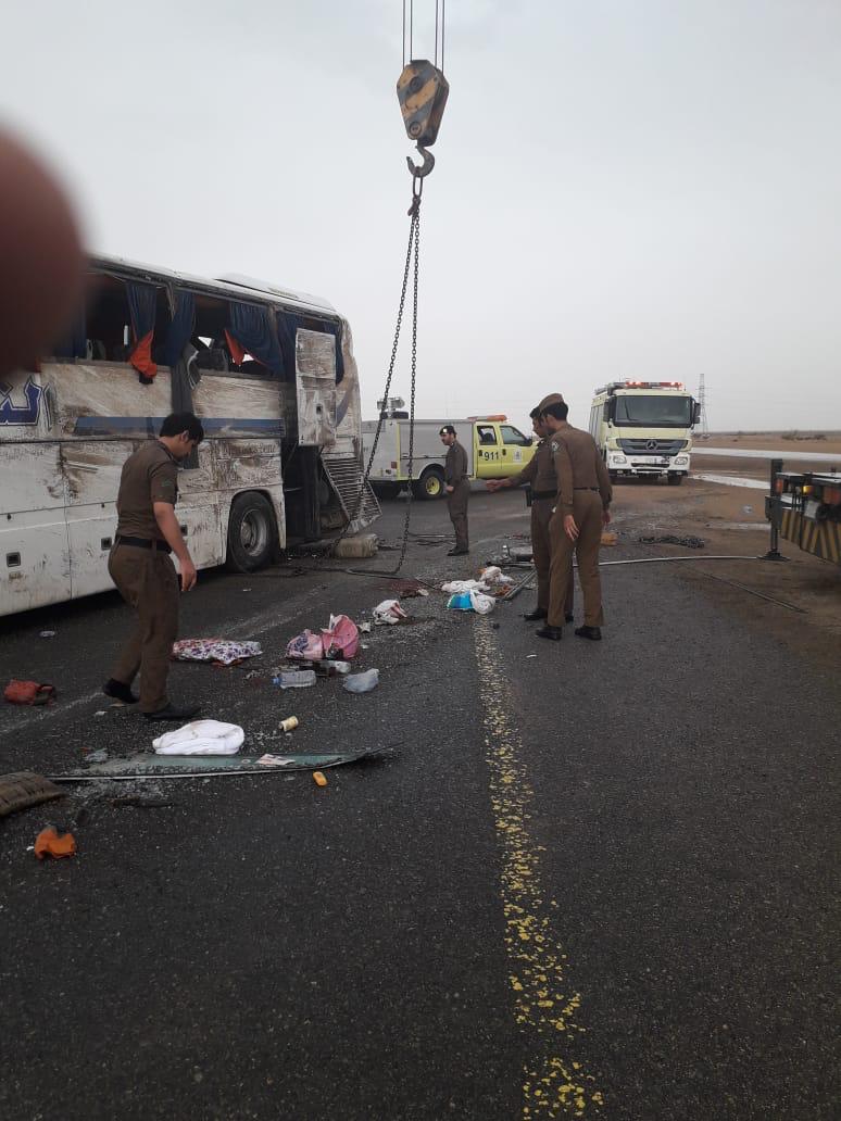 نقل 14 لطوارئ مستشفى الخرمة في حادث انقلاب باص شمال الطائف