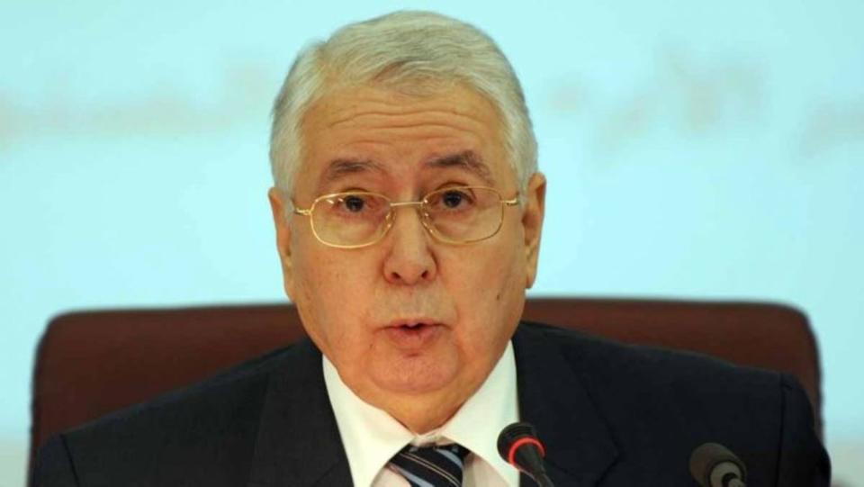 الرئيس الجزائري المؤقت يعين محافظًا للبنك المركزي