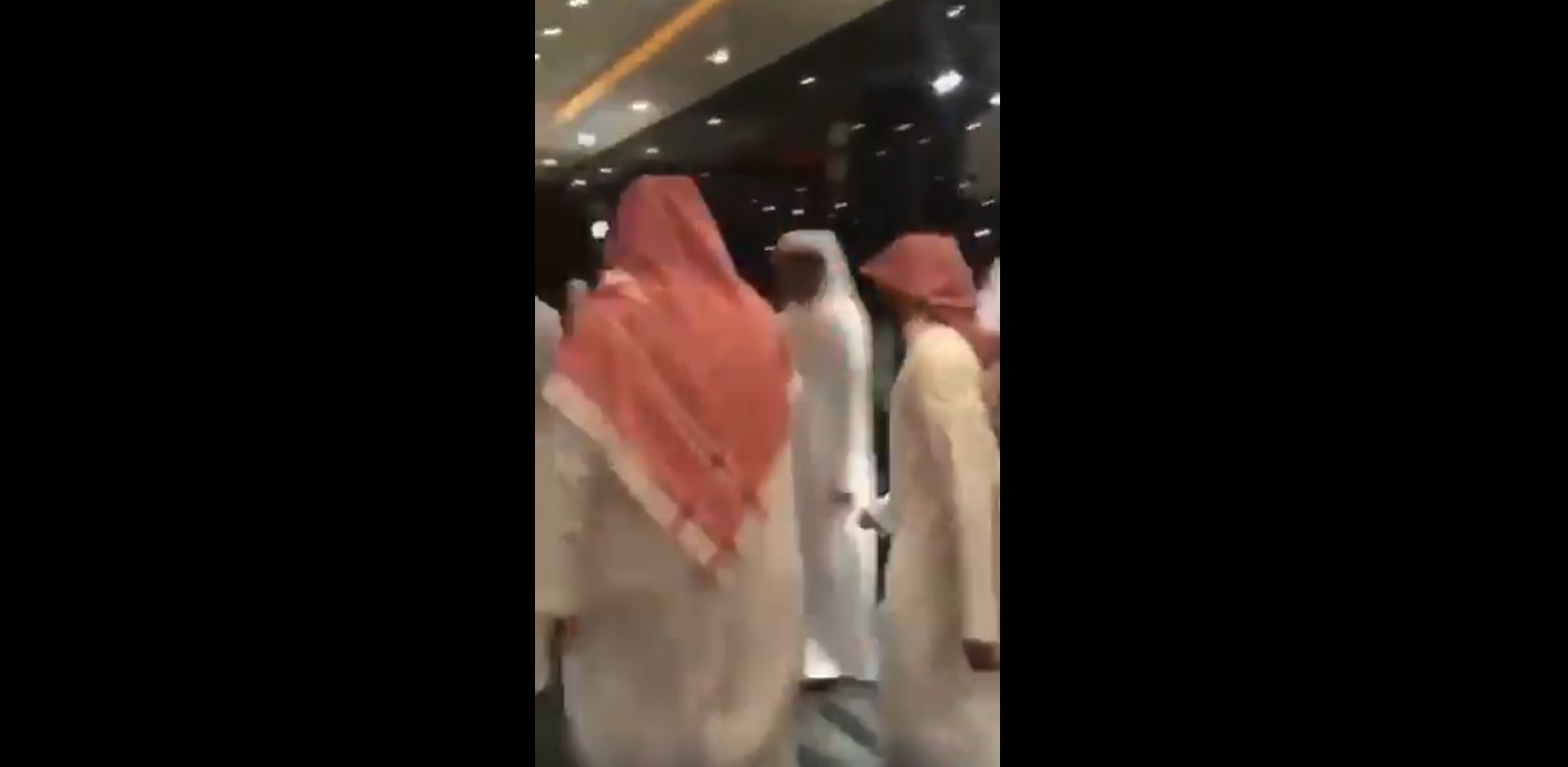 فيديو.. الأمير محمد بن سلمان ومحمد بن زايد في أحد مطاعم الرياض