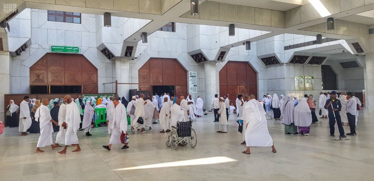 صور.. إقبال كثيف على مسجد التنعيم في رمضان