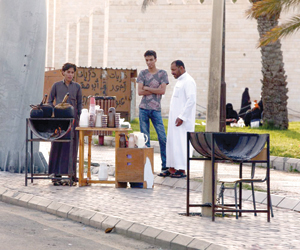 بسطات عشوائية وأغذية مجهولة تحتلّ شوارع جازان قبل رمضان