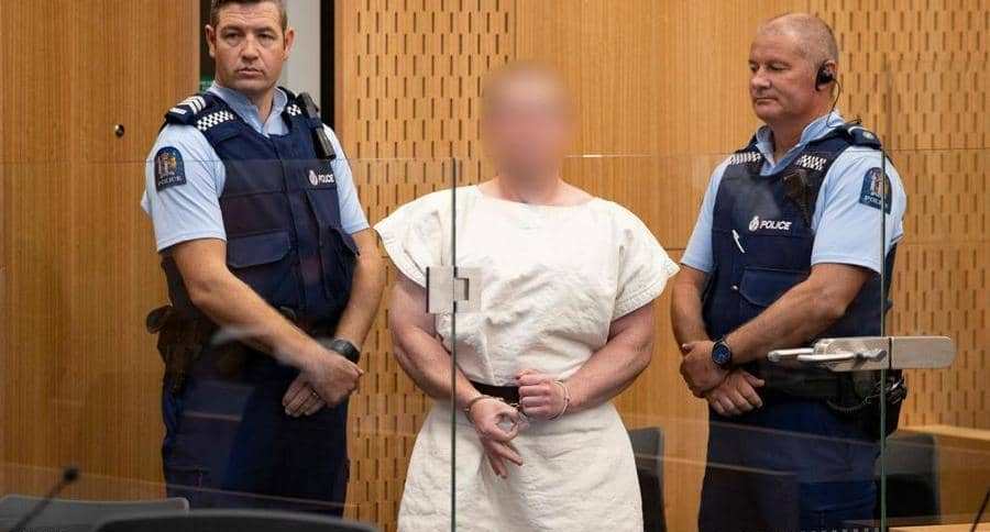 رسمياً.. شرطة نيوزيلندا تتهم مُنفذ هجوم المسجدين بالقيام بعمل إرهابي
