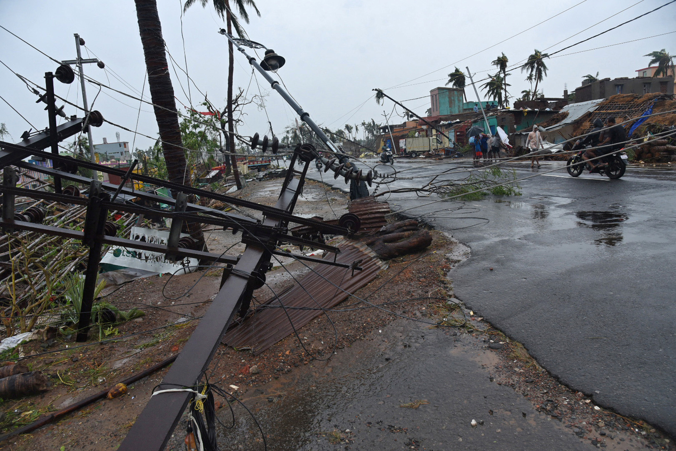 إعصار فاني يضرب الهند.. الأقوى منذ 20 عاماً وارتفاع الضحايا لـ12 قتيلاً