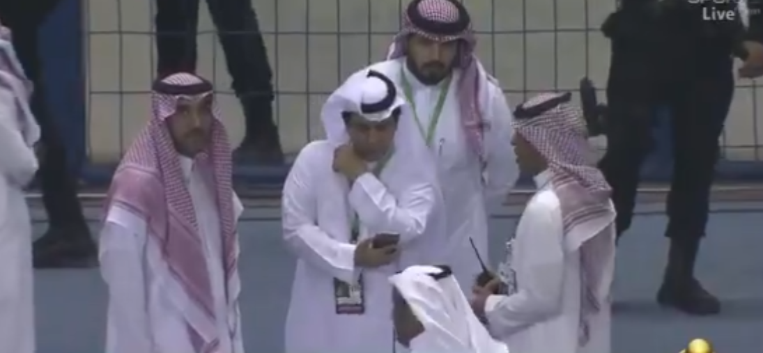 فيديو .. حضور عبدالعزيز الفيصل إلى ملعب الملك فهد