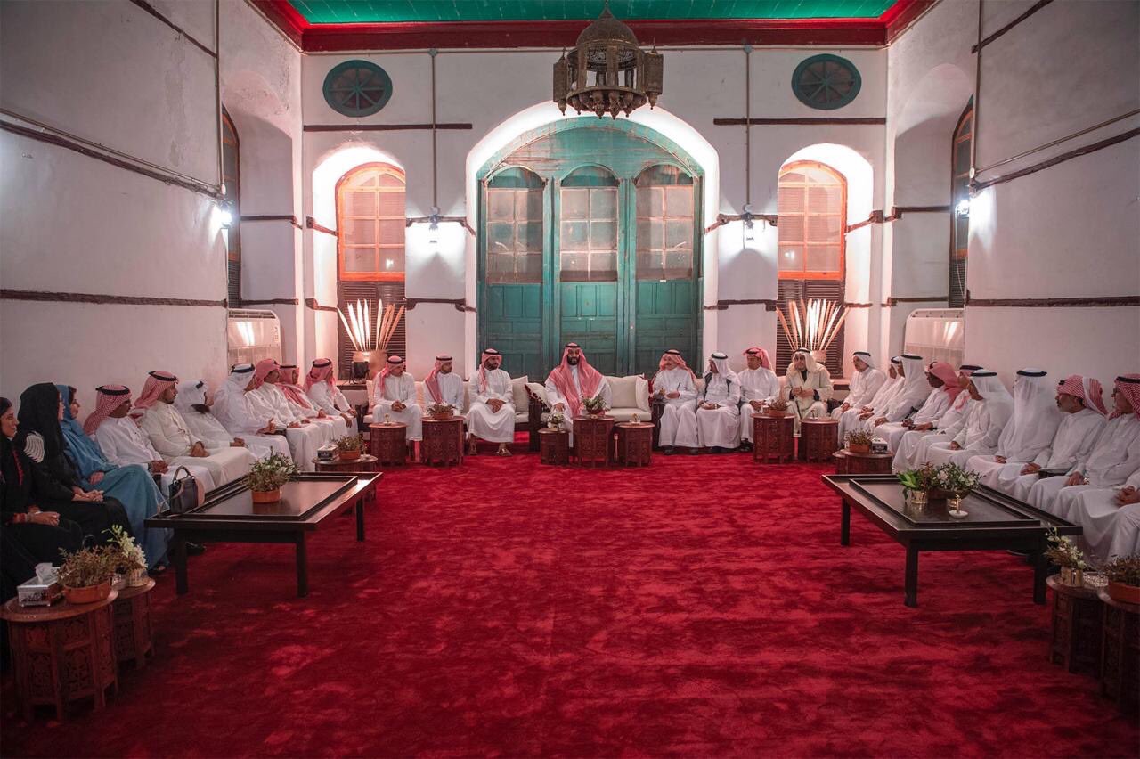 تفاصيل لقاء الأمير محمد بن سلمان مع مجموعة من المثقفين السعوديين