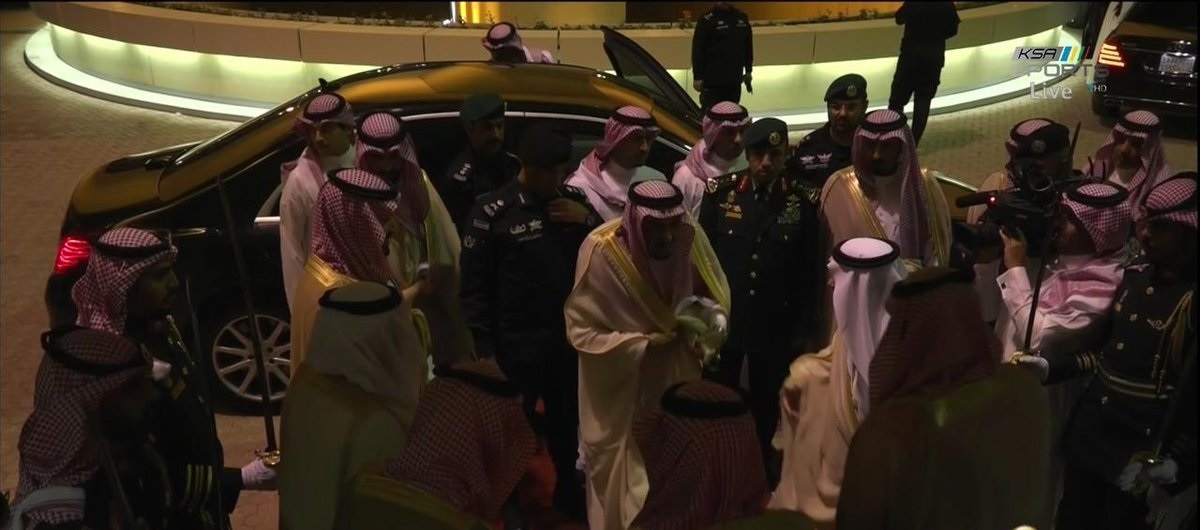 شاهد بالصور والفيديو .. الملك سلمان يصل إلى استاد الملك فهد الدولي