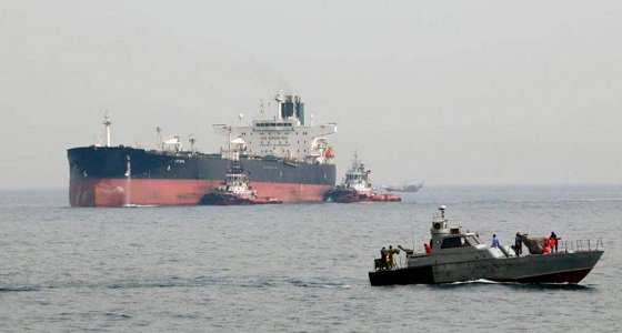 رغم تهديدات طهران ودعمها للحوثي.. المملكة تنقذ سفينة نفط إيرانية من كارثة محققة