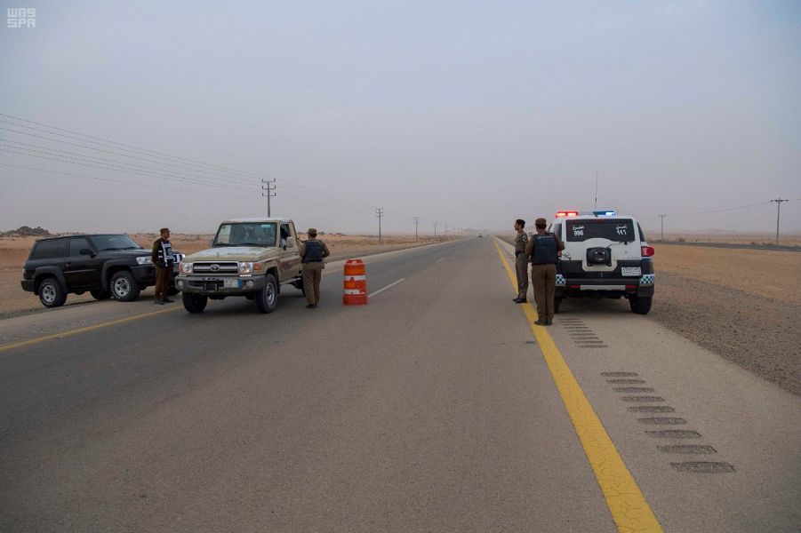 صور.. قوات أمن الطرق تباشر مهامها خلال رمضان في نجران