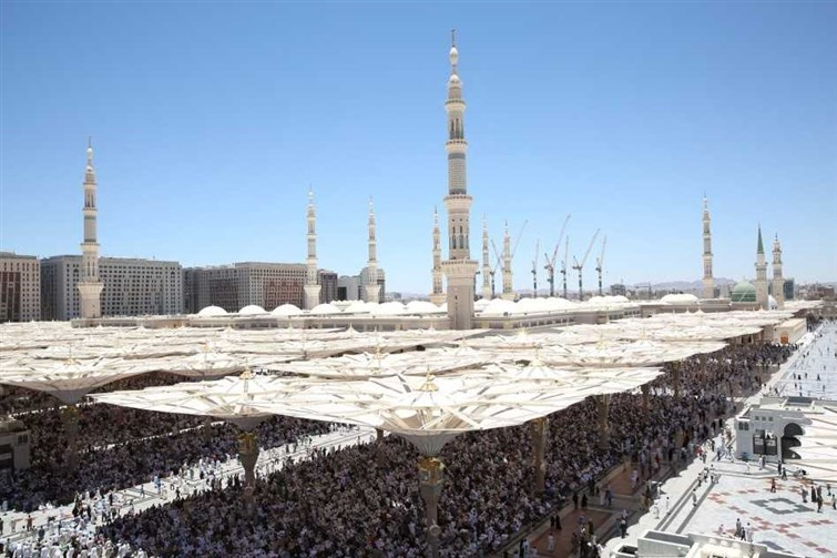 خطيب المسجد النبوي : استغلوا ما بقي من الأيام العشر