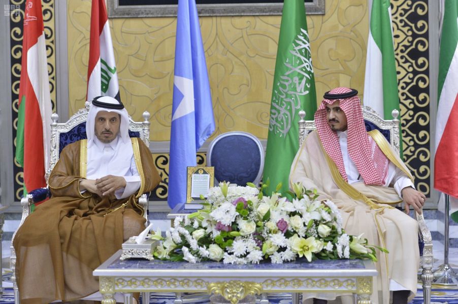 رئيس وزراء قطر يصل إلى جدة للمشاركة في قمم مكة