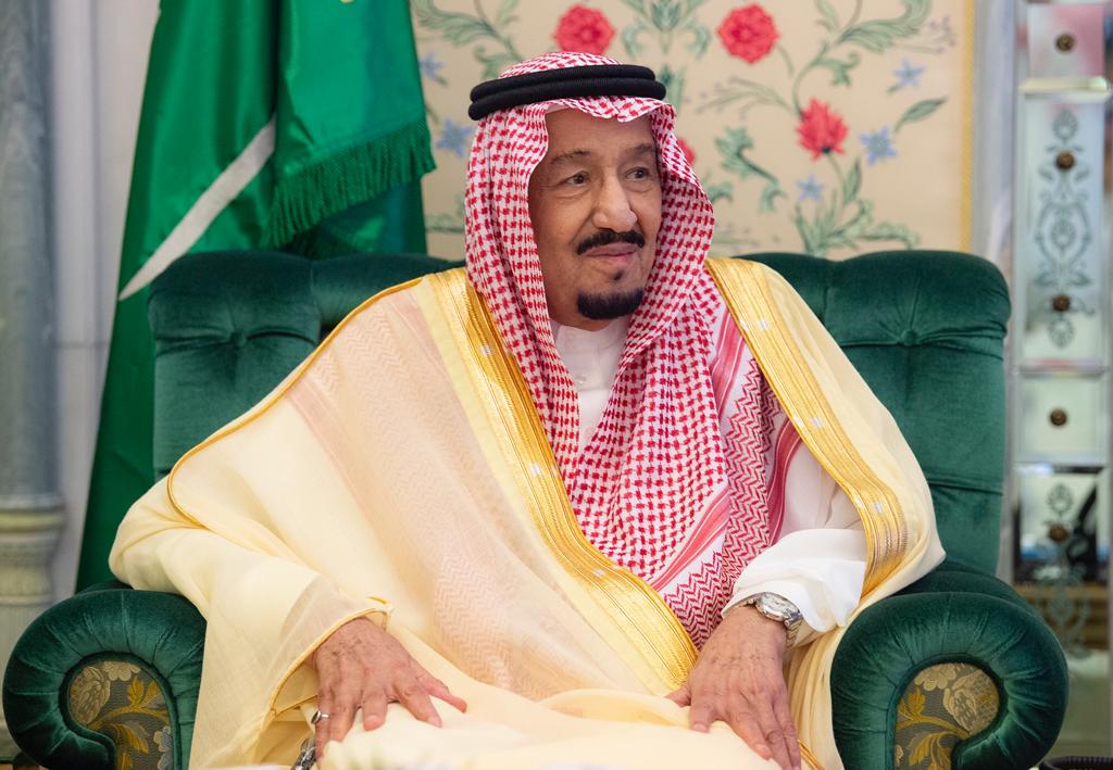 السعوديون بعد دخول الملك سلمان إلى المستشفى: ألمك ألمنا وعافيتك عافيتنا