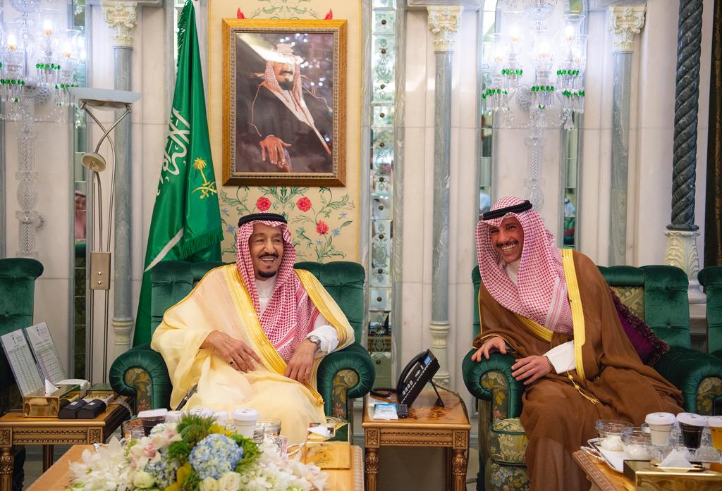 الملك سلمان يستقبل ولي عهد دبي ورئيس مجلس الأمة الكويتي وجمعًا من العلماء