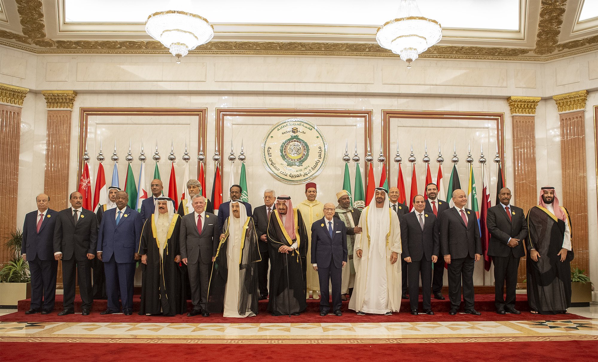 فيديو.. الملك سلمان في صورة تذكارية مع قادة الدول العربية