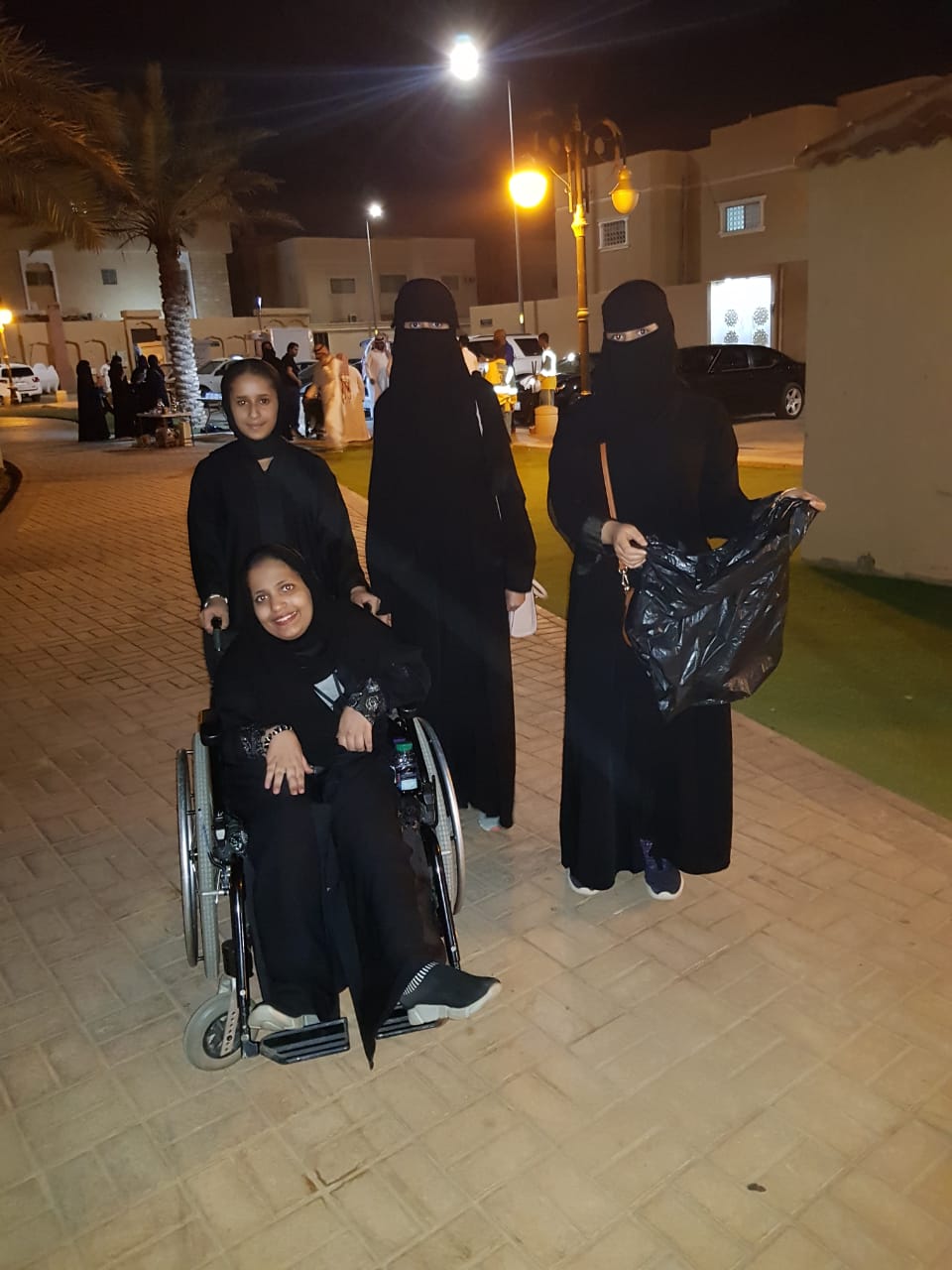 لقطات توثق جهود جسر التطوعي في حملة إماطة الأذى في الرياض