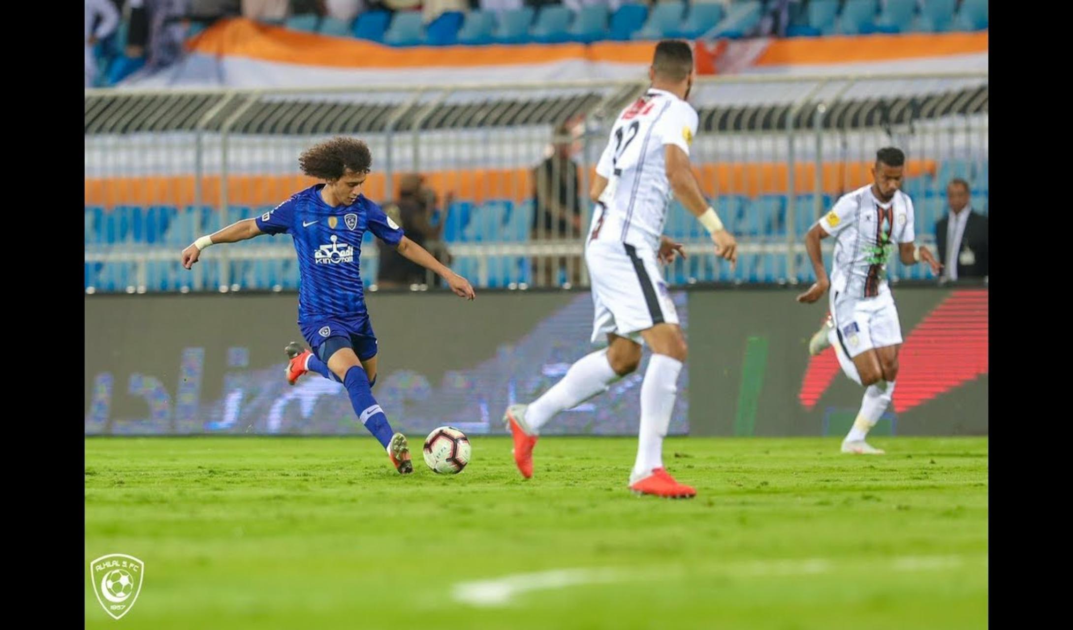 المدربان يدفعان بالقوة الضاربة لـ مباراة الهلال والشباب