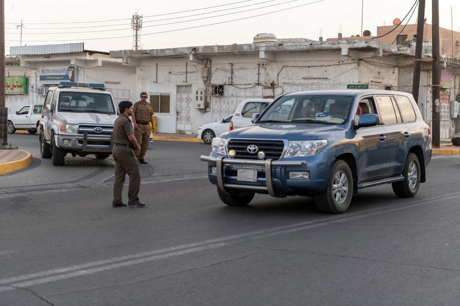 الجهات الأمنية تواكب حركة الأسواق والأماكن الحيوية في الوجه