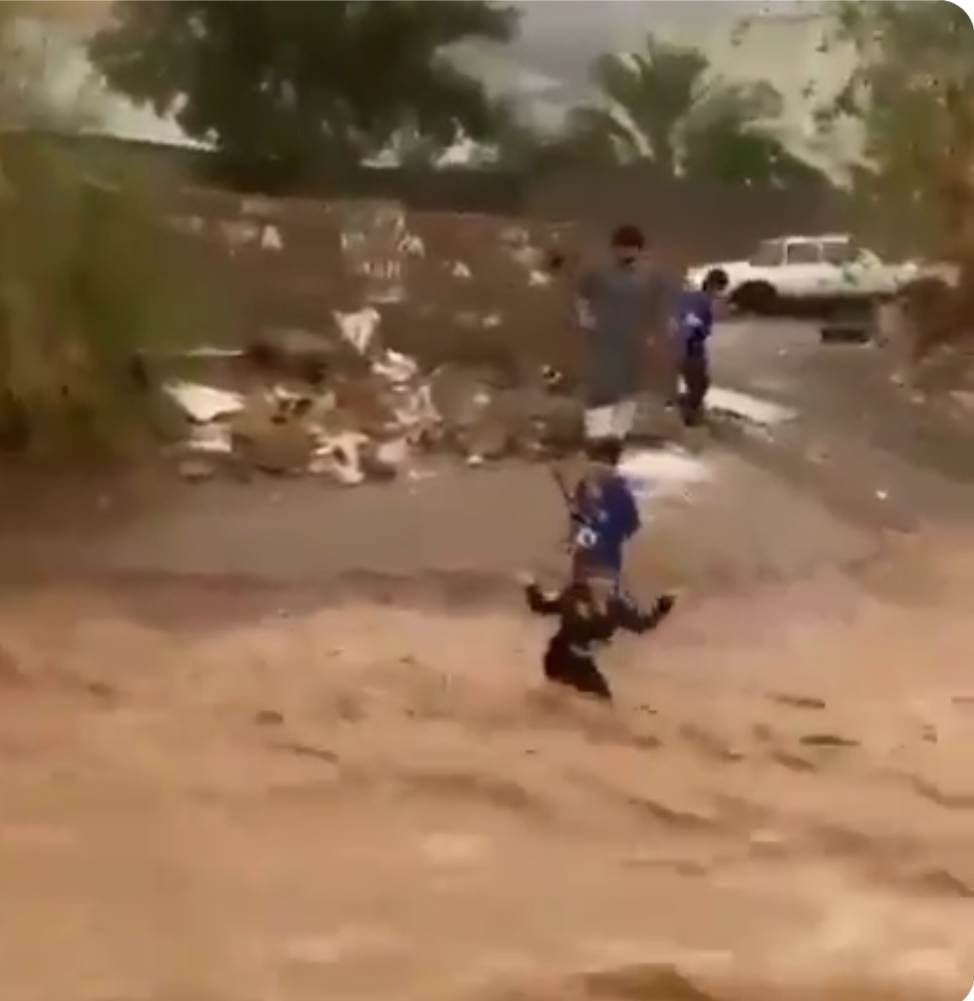 فيديو.. نصيحة الطفل راكان بعد نجاته من الغرق في أحد أودية نجران