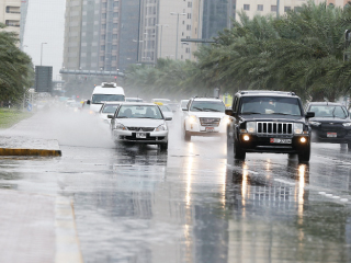 8 نصائح لقائدي السيارات أثناء هطول الأمطار