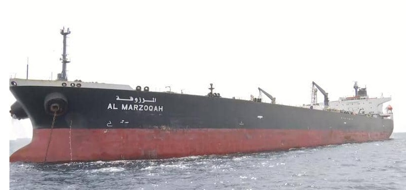 فيديو.. المشاهد الأولى لإحدى السفن التي تعرضت للأعمال التخريبية قرب ميناء الفجيرة