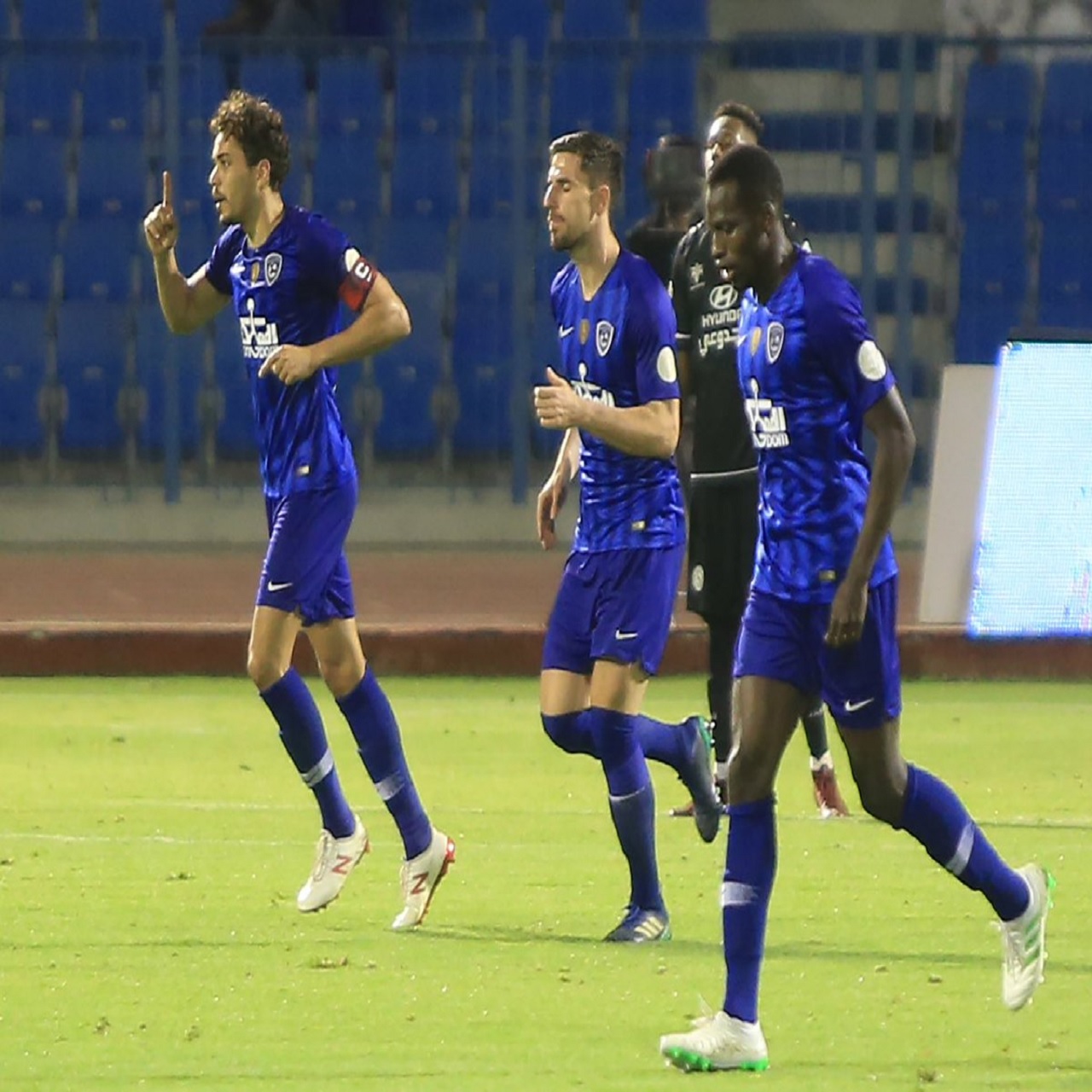 الهلال يُلاحق النصر على الصدارة بهدف في الاتفاق