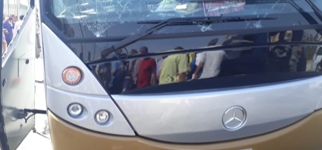 15 مصابًا في تفجير حافلة سياحية قرب أهرامات الجيزة