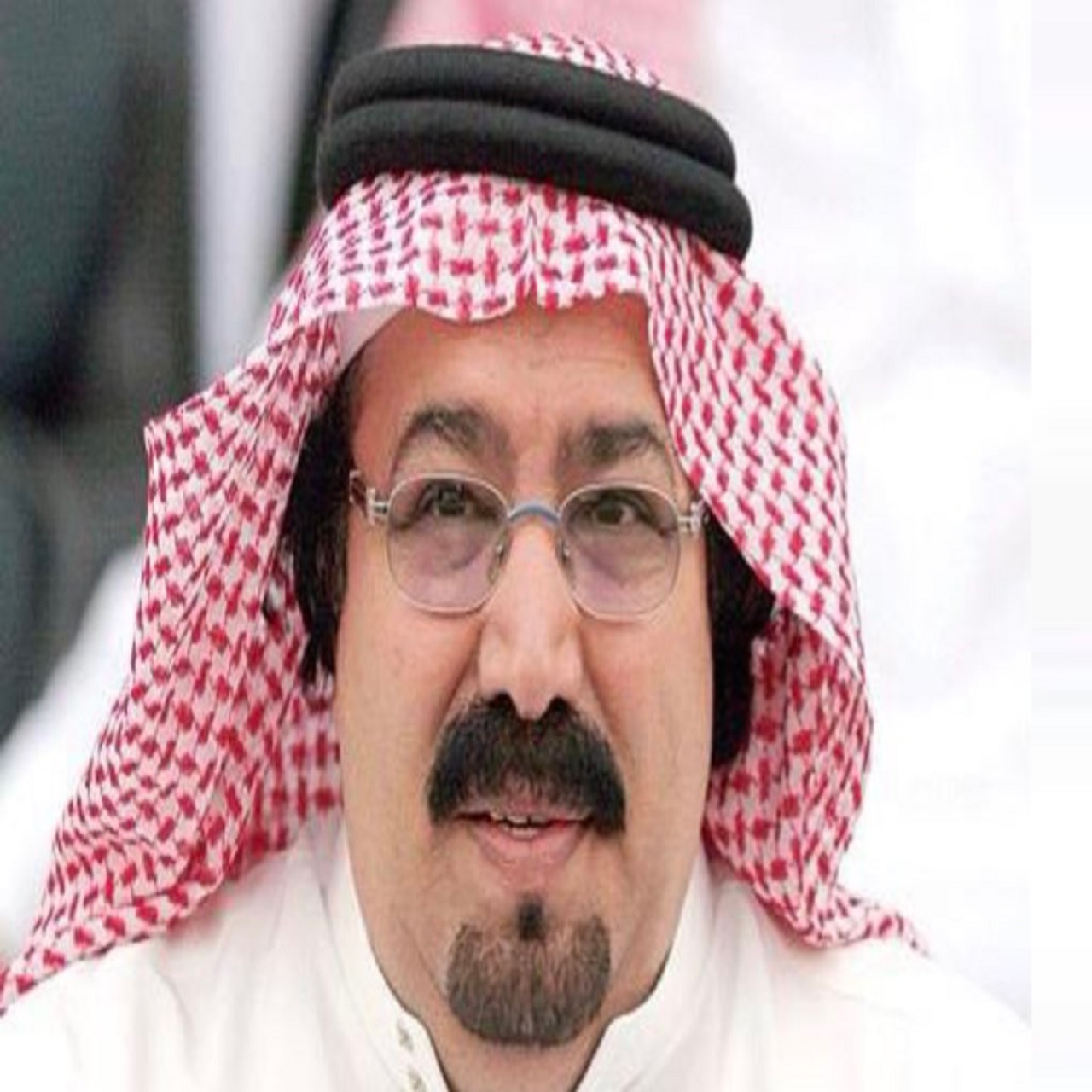 دعوات الشفاء تُحيط الأمير بندر بن محمد
