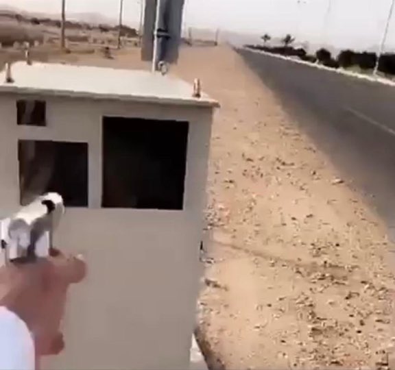 تحريز آثار إطلاق النار على جهاز رصد آلي في مكة المكرمة تمهيدًا لضبط الفاعل